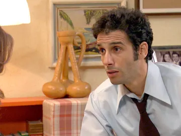 Ignacio, ebrio, le confiesa a Nuria su angustia Ignacio, ebrio, le confiesa a Nuria su angustia