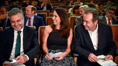Carlos Alsina junto al resto de premiados Carlos Alsina junto al resto de premiados