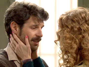 Carlos se rinde y Ana vuelve a comprometer a Carlos Carlos se rinde y Ana vuelve a comprometer a Carlos