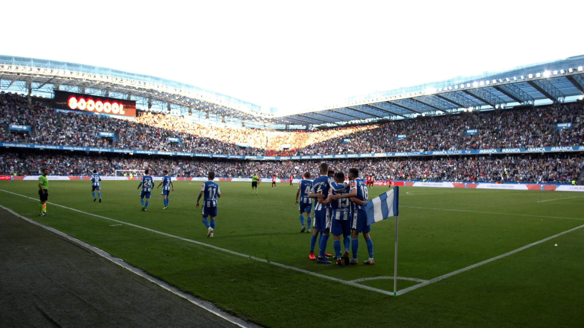 Los jugadores del Deportivo celebran el gol de Cartabia ante el Mallorca Los jugadores del Deportivo celebran el gol de Cartabia ante el Mallorca