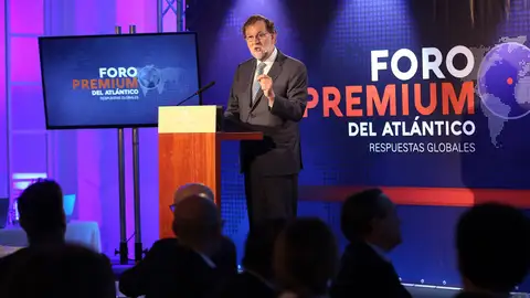 Rajoy dice que un acuerdo PSOE-Cs daría una "sólida mayoría" y pide un "esfuerzo" para cerrar un Gobierno estable Rajoy dice que un acuerdo PSOE-Cs daría una "sólida mayoría" y pide un "esfuerzo" para cerrar un Gobierno estable