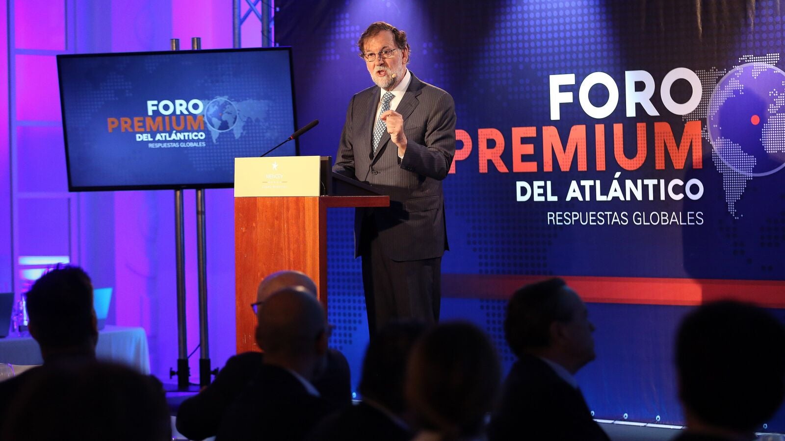 Rajoy dice que un acuerdo PSOE-Cs daría una 