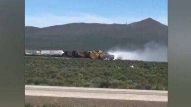 Descarrila un tren que transportaba explosivos, armas y sustancias químicas