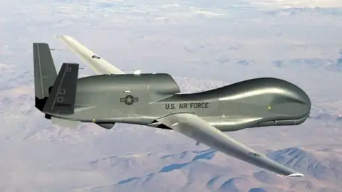Irán anuncia el derribo de un dron espía estadounidense cerca estrecho de Ormuz Irán anuncia el derribo de un dron espía estadounidense cerca estrecho de Ormuz