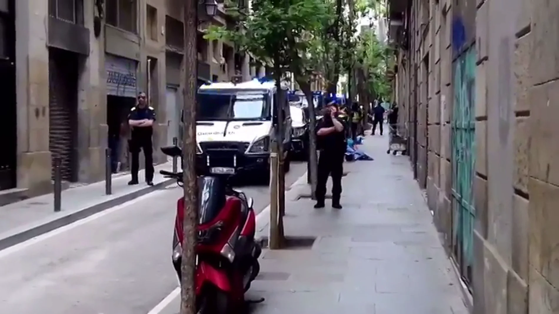 Macrooperación policial en el Raval contra una organización criminal dedicada al narcotráfico Macrooperación policial en el Raval contra una organización criminal dedicada al narcotráfico