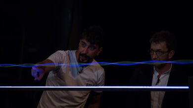 La cuerda arco iris de Marron ilumina el plató de 'El Hormiguero 3.0'