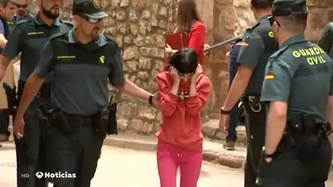 Uno de los detenidos por la muerte de su madre, hallada en un armario, reconoce que la mató para cobrar su pensión Uno de los detenidos por la muerte de su madre, hallada en un armario, reconoce que la mató para cobrar su pensión