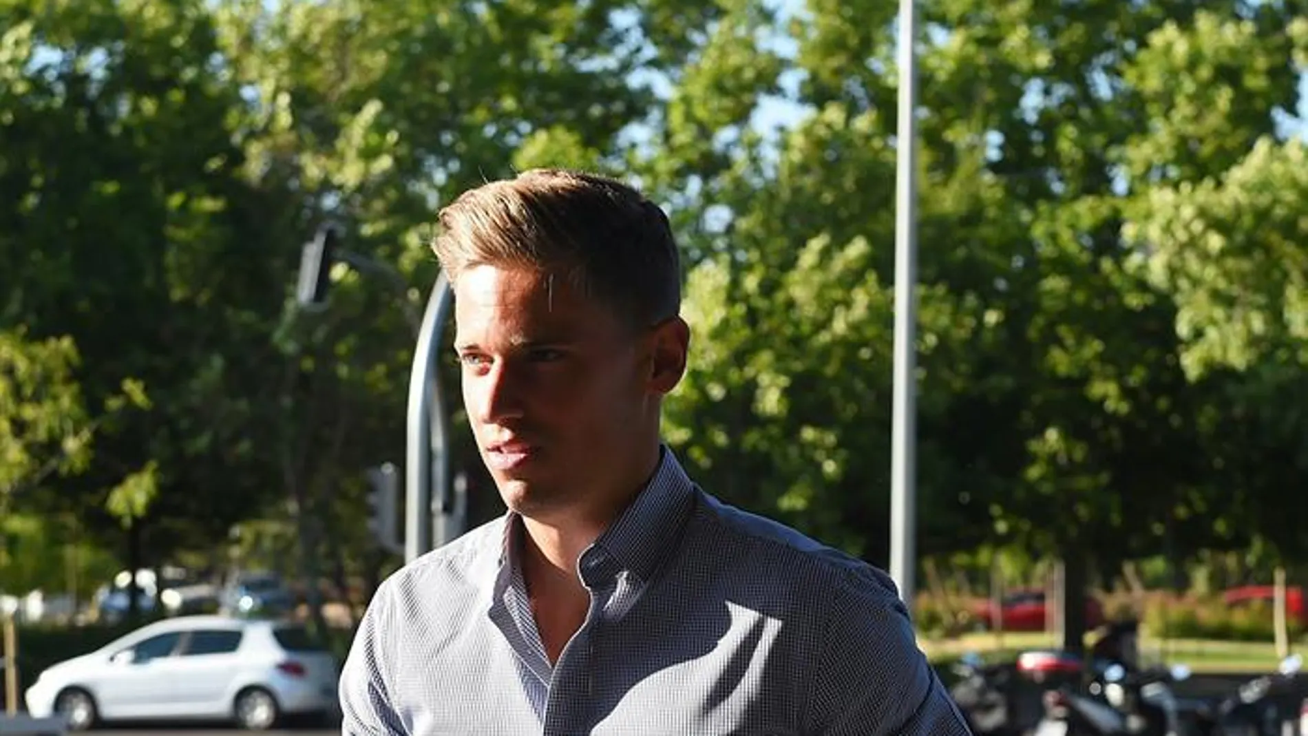 Marcos Llorente llega a pasar reconocimiento médico Marcos Llorente llega a pasar reconocimiento médico