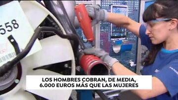 Los españoles cobraron de media en España 23.000 euros en 2017