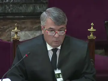 El abogado de 'La Manada': "No hubo intimidación, no hubo violencia, si hubiera querido pedir ayuda la habría obtenido" El abogado de 'La Manada': "No hubo intimidación, no hubo violencia, si hubiera querido pedir ayuda la habría obtenido"