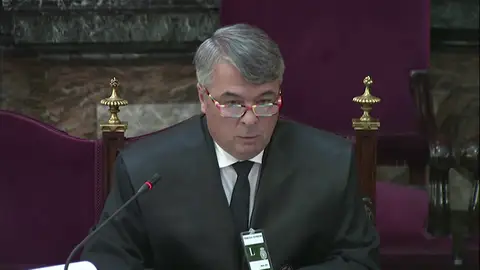 El abogado de 'La Manada': "No hubo intimidación, no hubo violencia, si hubiera querido pedir ayuda la habría obtenido" El abogado de 'La Manada': "No hubo intimidación, no hubo violencia, si hubiera querido pedir ayuda la habría obtenido"