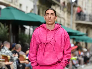 Bellerín, desfilando en la Semana de la Moda en París Bellerín, desfilando en la Semana de la Moda en París