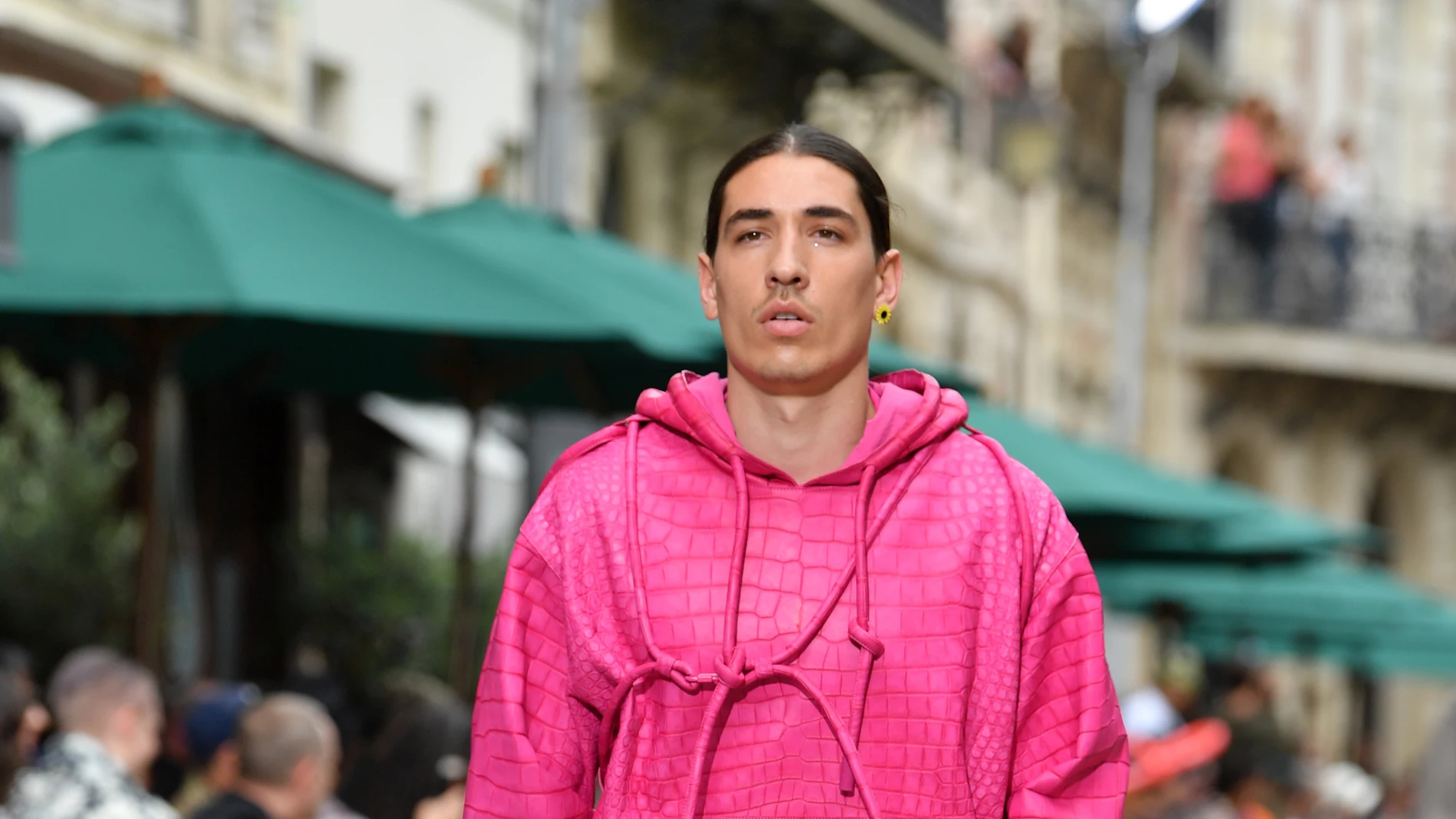 Bellerín, desfilando en la Semana de la Moda en París Bellerín, desfilando en la Semana de la Moda en París