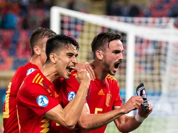 Fabián celebra un gol con España Fabián celebra un gol con España