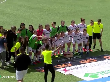 El Real Madrid compra la plaza del CD Tacón y tendrá equipo femenino de fútbol la próxima temporada El Real Madrid compra la plaza del CD Tacón y tendrá equipo femenino de fútbol la próxima temporada