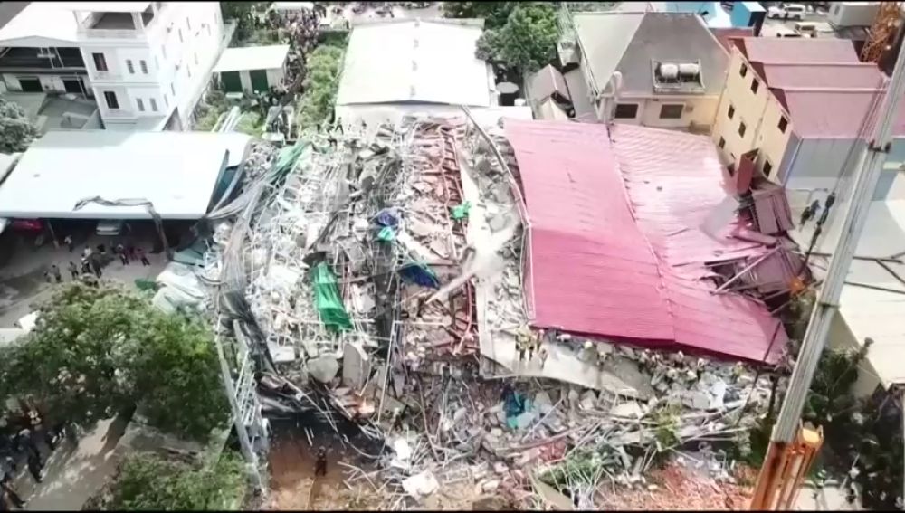 Siete muertos y más de 30 heridos al derrumbarse un edificio en Camboya