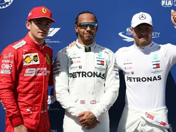 Lewis Hamilton, con Bottas y Leclerc Lewis Hamilton, con Bottas y Leclerc