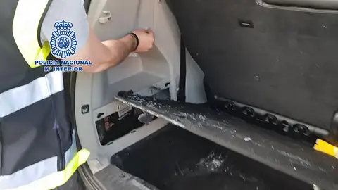 Desarticulan dos bandas que empleaban un nuevo sistema para ocultar droga en los coches Desarticulan dos bandas que empleaban un nuevo sistema para ocultar droga en los coches