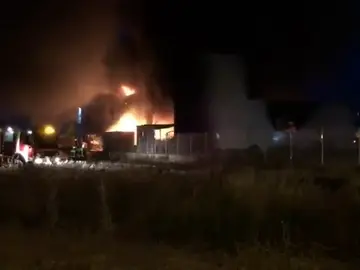 Registrado un incendio en una nave industrial en Alcalá de Henares Registrado un incendio en una nave industrial en Alcalá de Henares