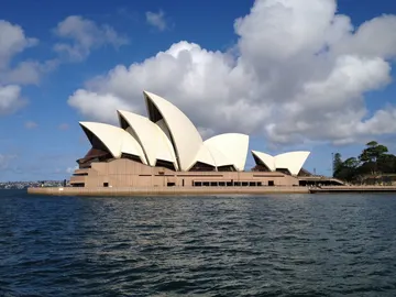 Para llegar a Sidney tendrás que soportar un vuelo largo... Para llegar a Sidney tendrás que soportar un vuelo largo...