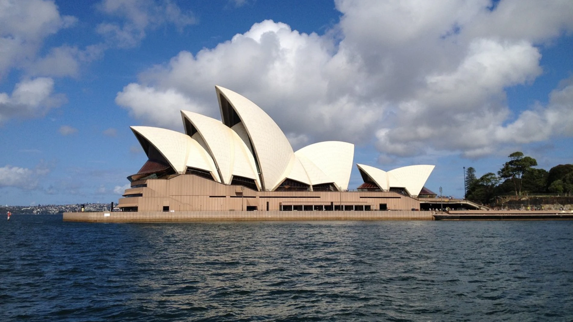 Para llegar a Sidney tendrás que soportar un vuelo largo... Para llegar a Sidney tendrás que soportar un vuelo largo...