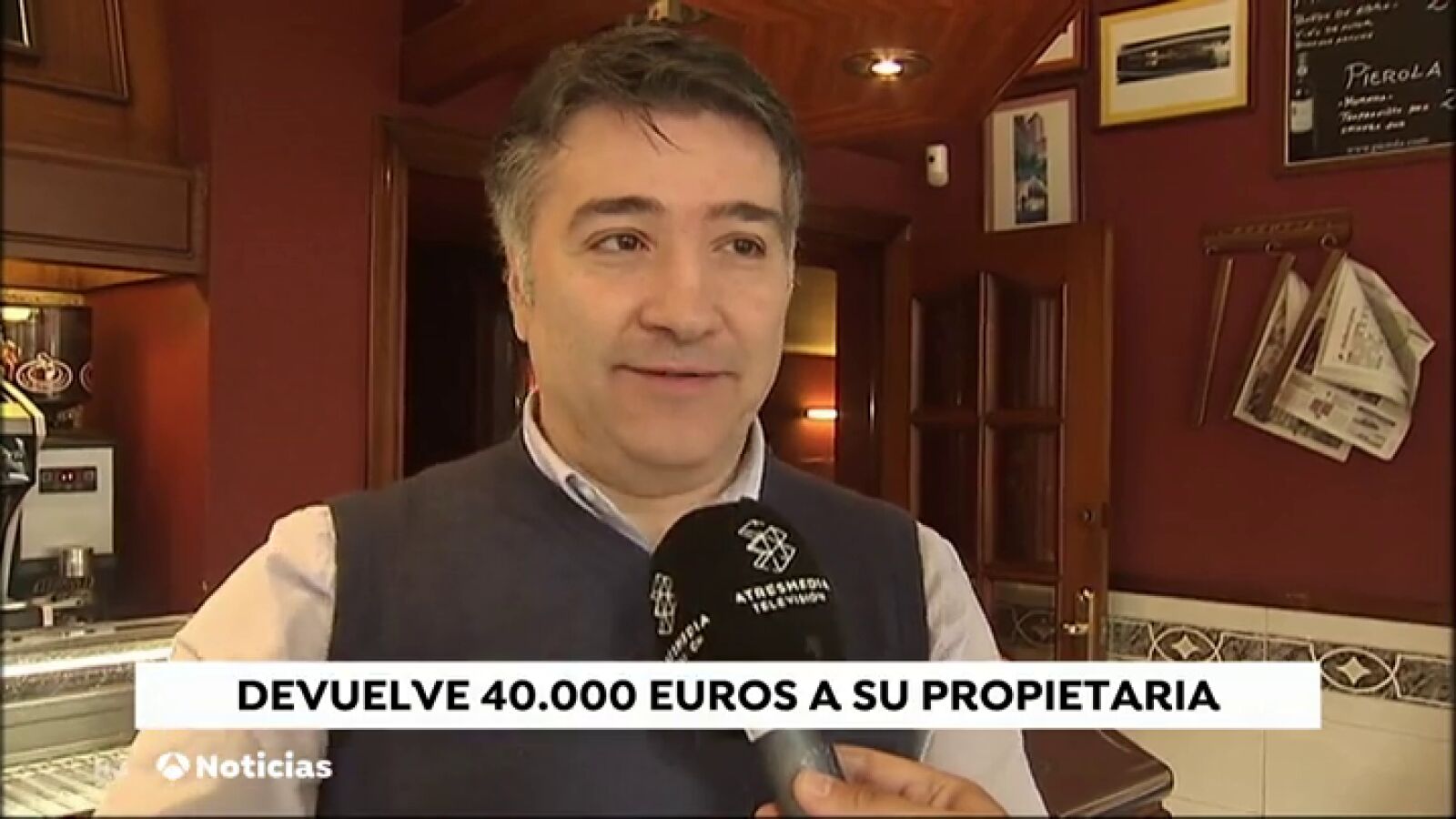 El dueño de un bar devuelve los 40.000 euros que se dejó una anciana en su establecimiento