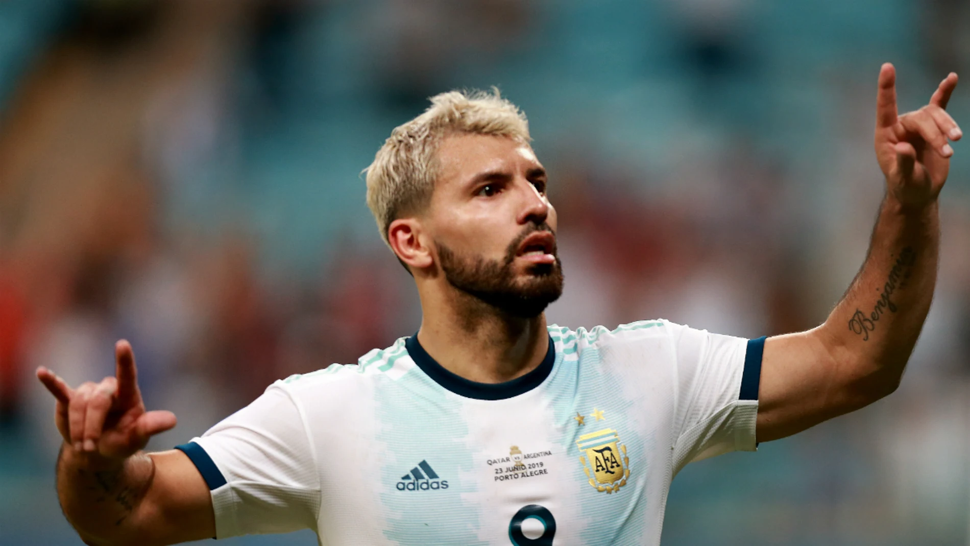 Agüero celebra un gol Agüero celebra un gol