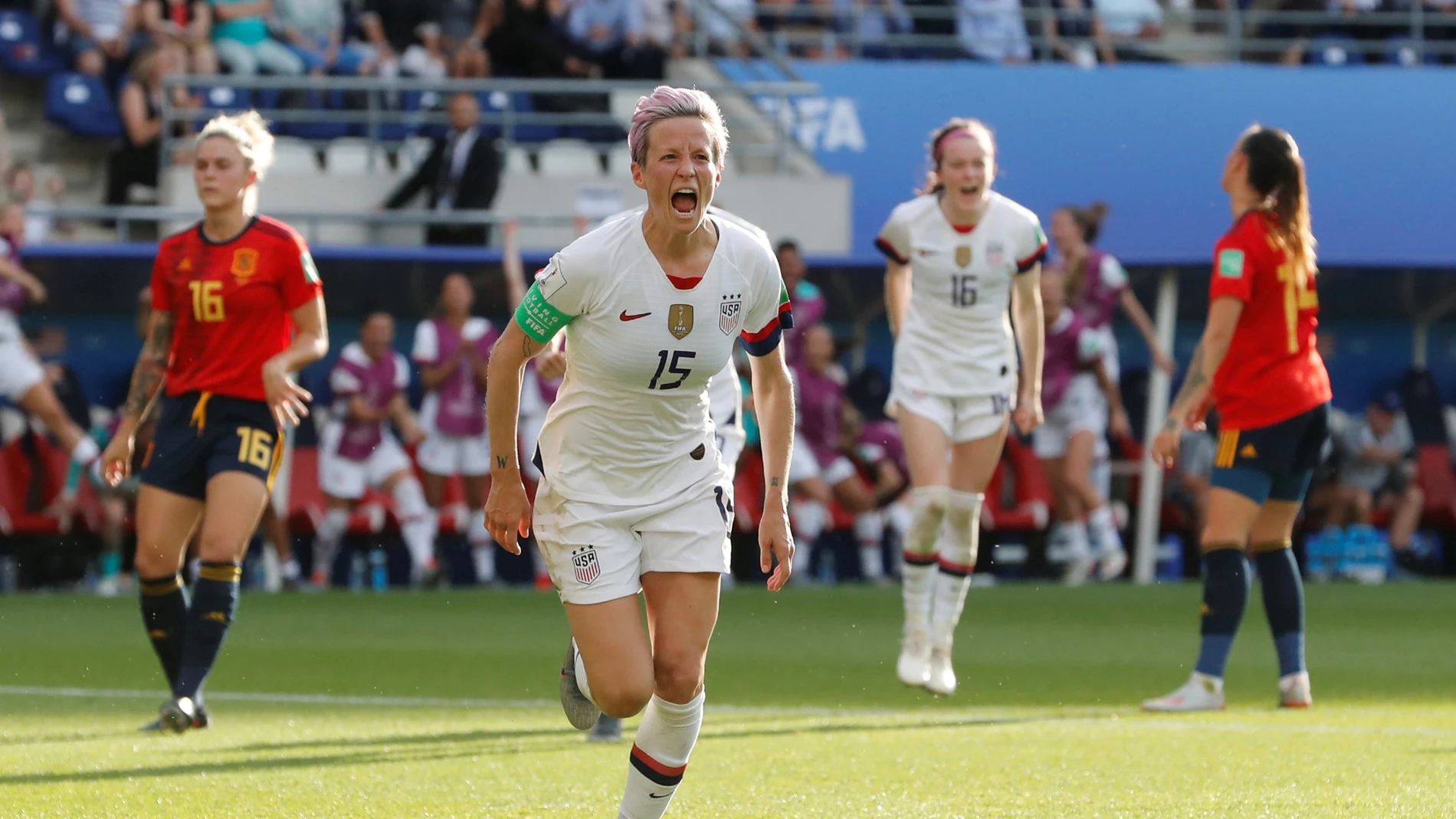 Rapinoe celebra su segundo gol de penalti contra España Rapinoe celebra su segundo gol de penalti contra España