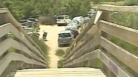 El parking de la playa donde ocurrieron los hechos El parking de la playa donde ocurrieron los hechos