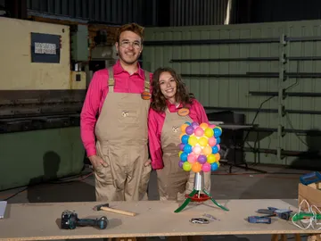 Las ideas más originales de los peones para crear una lámpara con elementos reciclados Las ideas más originales de los peones para crear una lámpara con elementos reciclados