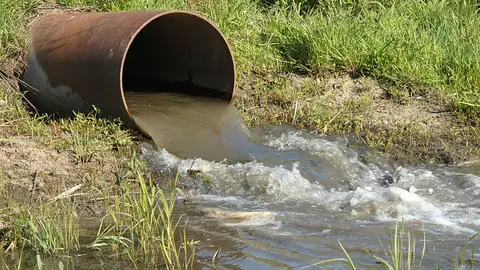 Es necesario buscar tratamientos alternativos que permitan una degradación eficiente de los contaminantes orgánicos en las aguas residuales. Es necesario buscar tratamientos alternativos que permitan una degradación eficiente de los contaminantes orgánicos en las aguas residuales.