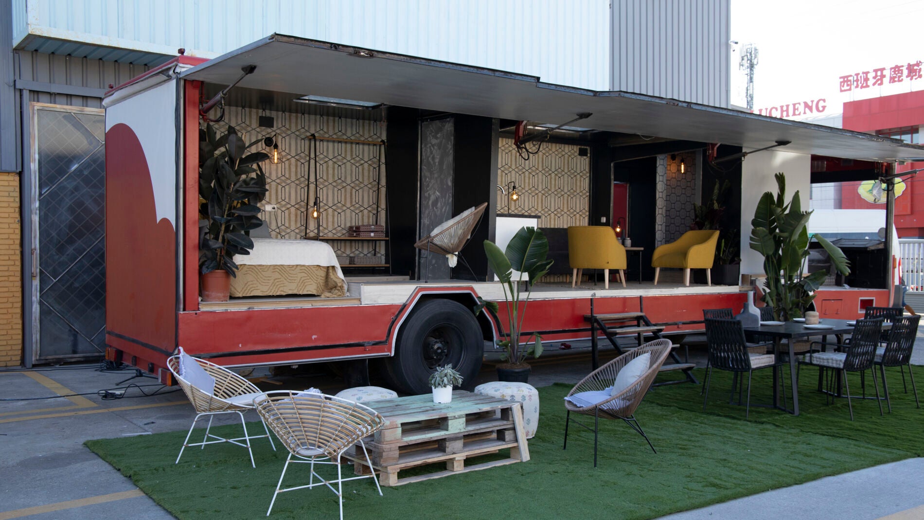 La Torre de Pisa y &lsquo;la t&oacute;mbola de la chochona&rsquo;, el antes y despu&eacute;s de los estilosos camiones 