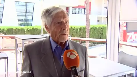 Aprovecha la ausencia de su abuelo para okupar su casa Aprovecha la ausencia de su abuelo para okupar su casa