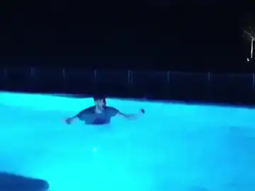 La celebración de Rudy tras el ascenso del Mallorca: ¡acabó en la piscina! La celebración de Rudy tras el ascenso del Mallorca: ¡acabó en la piscina!