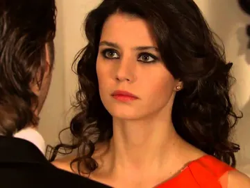 Beren Saat en 'Amor prohibido' Beren Saat en 'Amor prohibido'