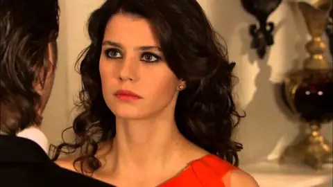 Beren Saat en 'Amor prohibido' Beren Saat en 'Amor prohibido'
