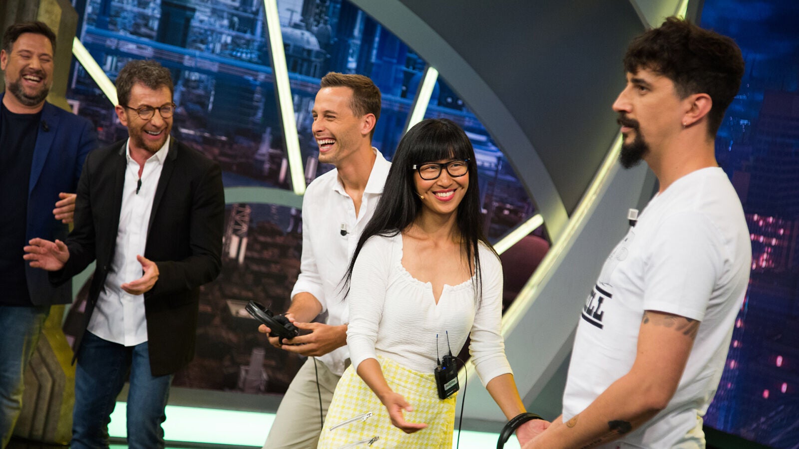 El 'Teléfono escacharrado de imitaciones' de Carlos Latre desata las risas en plató de 'El Hormiguero 3.0' durante la visita de Sergio Canales