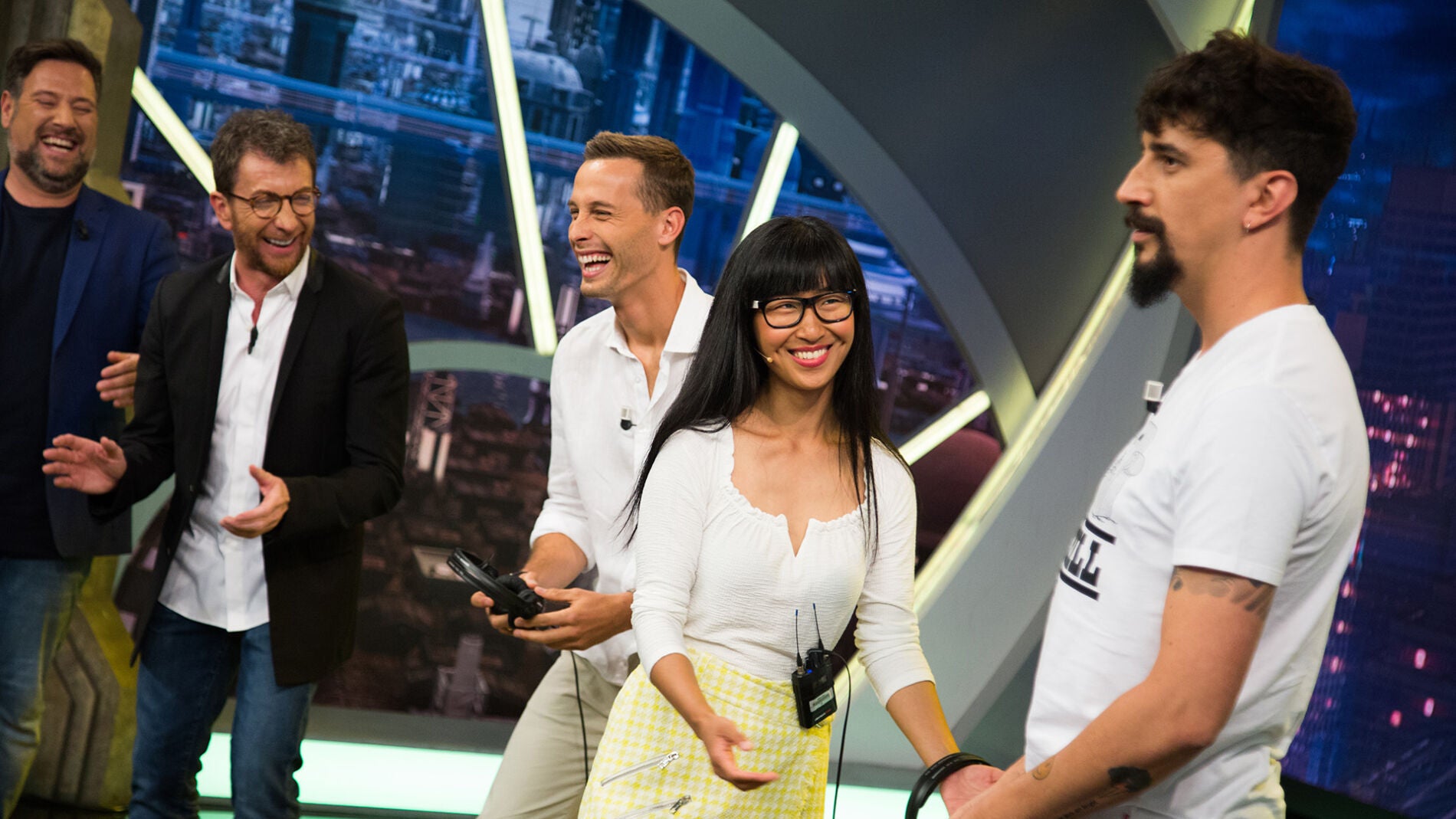 El 'Teléfono escacharrado de imitaciones' de Carlos Latre desata las risas en plató de 'El Hormiguero 3.0' durante la visita de Sergio Canales