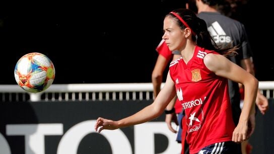 Aitana Bonmat&iacute;, en un entrenamiento de Espa&ntilde;a