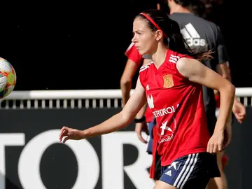 Aitana Bonmatí, en un entrenamiento de España Aitana Bonmatí, en un entrenamiento de España