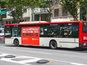 Uno de los autobuses con propaganda independentista