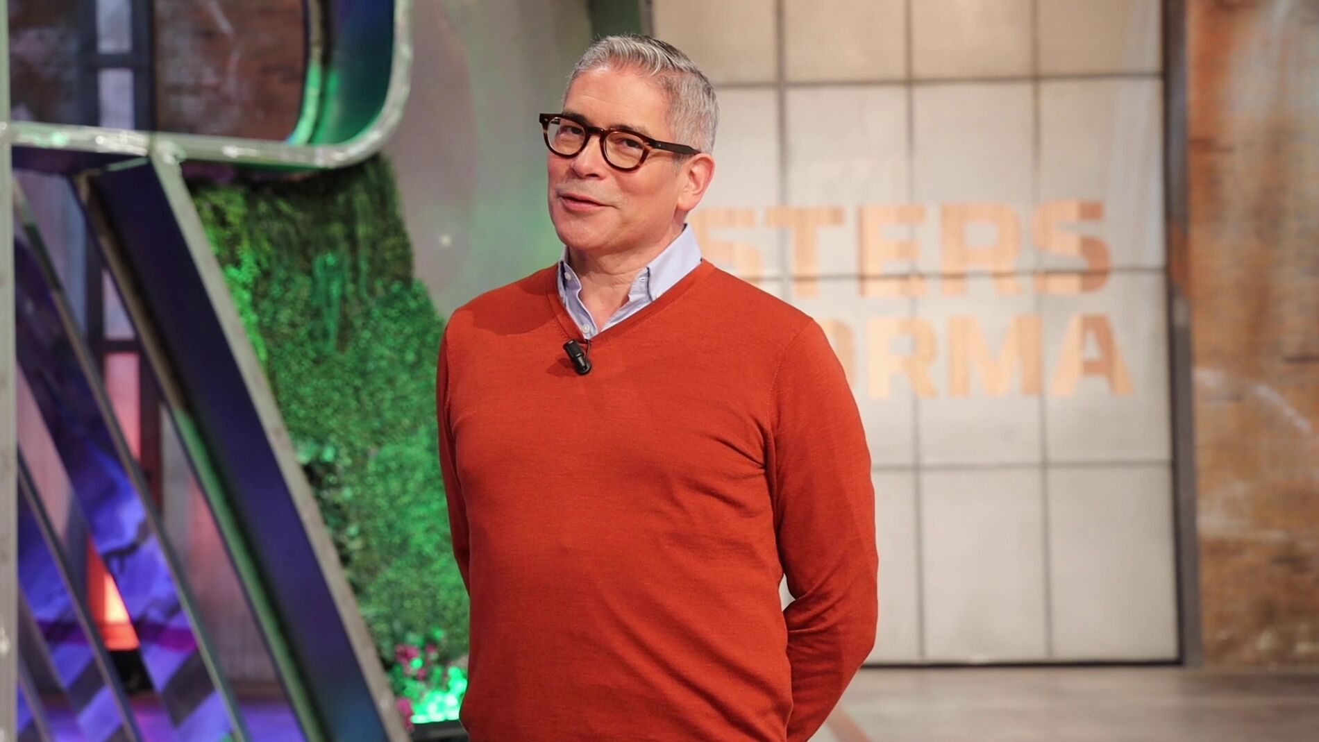 Boris Izaguirre responde al test con m&aacute;s glamour de 'Masters de la reforma': "&iquest;Un cliente so&ntilde;ado? Brad Pitt"