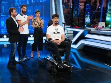 Marrón trae a ‘El Hormiguero 3.0’ la maravillosa silla de ruedas que se desplaza con movimientos de la cara Marrón trae a ‘El Hormiguero 3.0’ la maravillosa silla de ruedas que se desplaza con movimientos de la cara