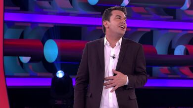 Arturo Valls intenta imitar a Rocío Jurado en '¡Ahora caigo!'... y le sale Julio Iglesias
