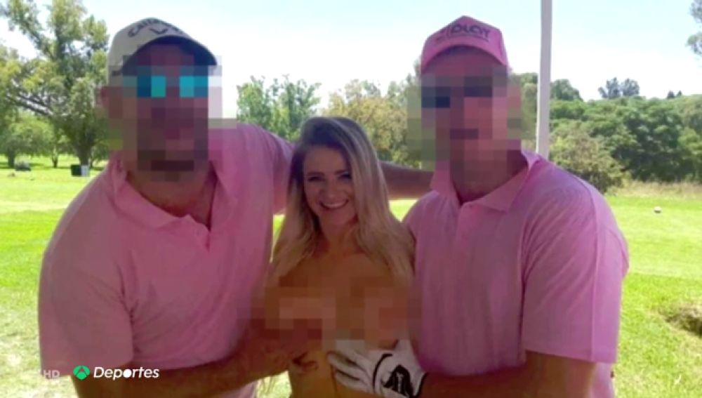Indignación en el mundo del golf con las 'caddies' desnudas: "Las mujeres que se prestan a eso son unas desgraciadas"