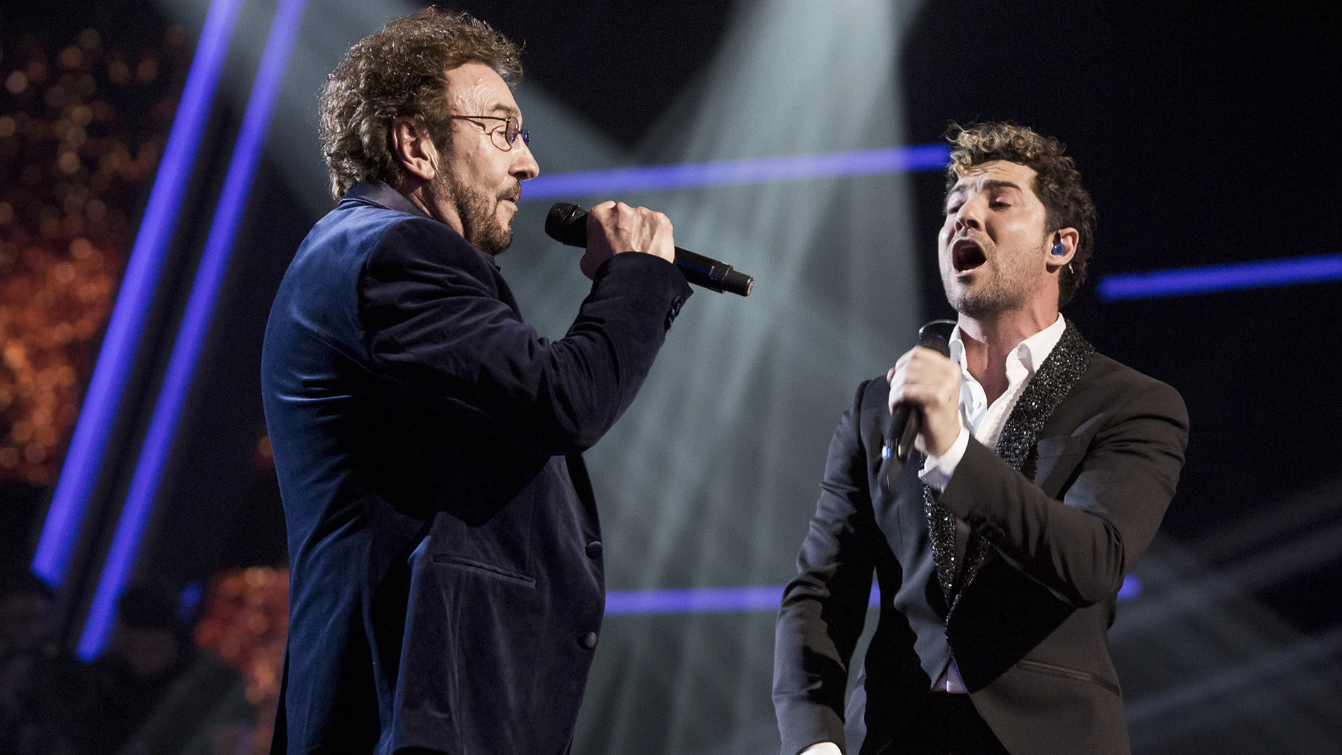 David Bisbal e Ignacio Encinas cantan ‘El ruido’ en la Gran Final de ‘La Voz Senior’