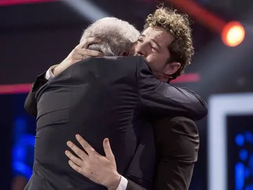 Final La Voz Senior: David Bisbal rompe a llorar al ver su sueño hecho realidad en la vida de Juan Mena Final La Voz Senior: David Bisbal rompe a llorar al ver su sueño hecho realidad en la vida de Juan Mena