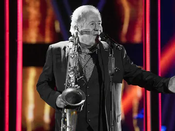 Juan Mena canta ‘Toda una vida’ en la Gran Final de ‘La Voz Senior’ Juan Mena canta ‘Toda una vida’ en la Gran Final de ‘La Voz Senior’