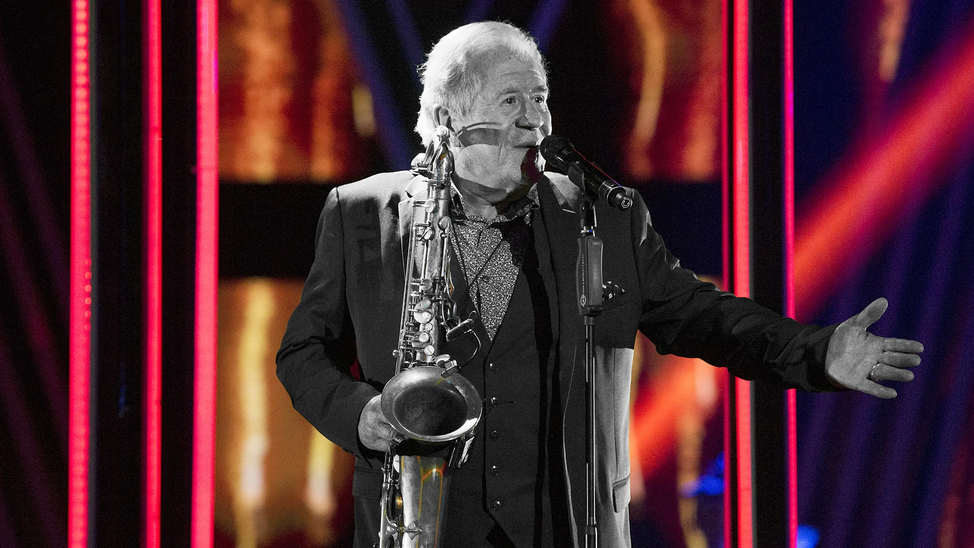 Juan Mena canta ‘Toda una vida’ en la Gran Final de ‘La Voz Senior’