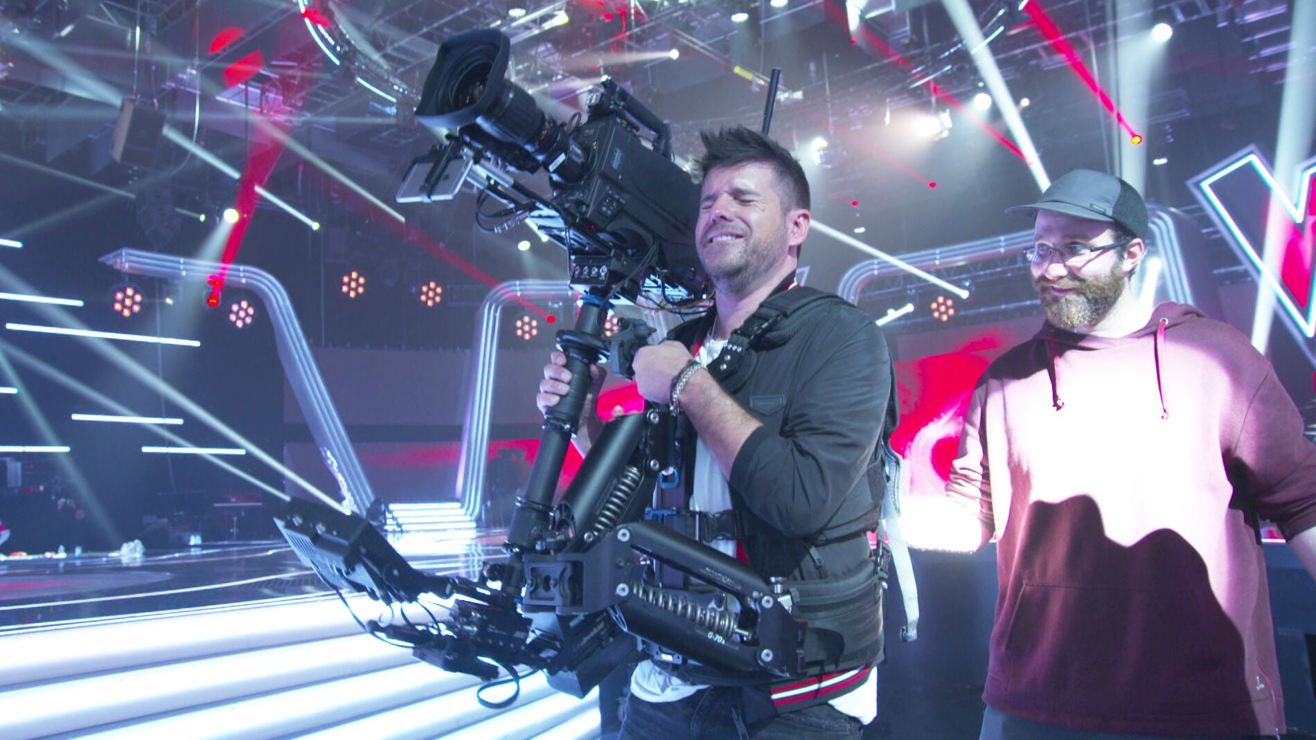 Pablo L&oacute;pez sufre las consecuencias de llevar una &lsquo;steadicam&rsquo; en &lsquo;La Voz Senior&rsquo;